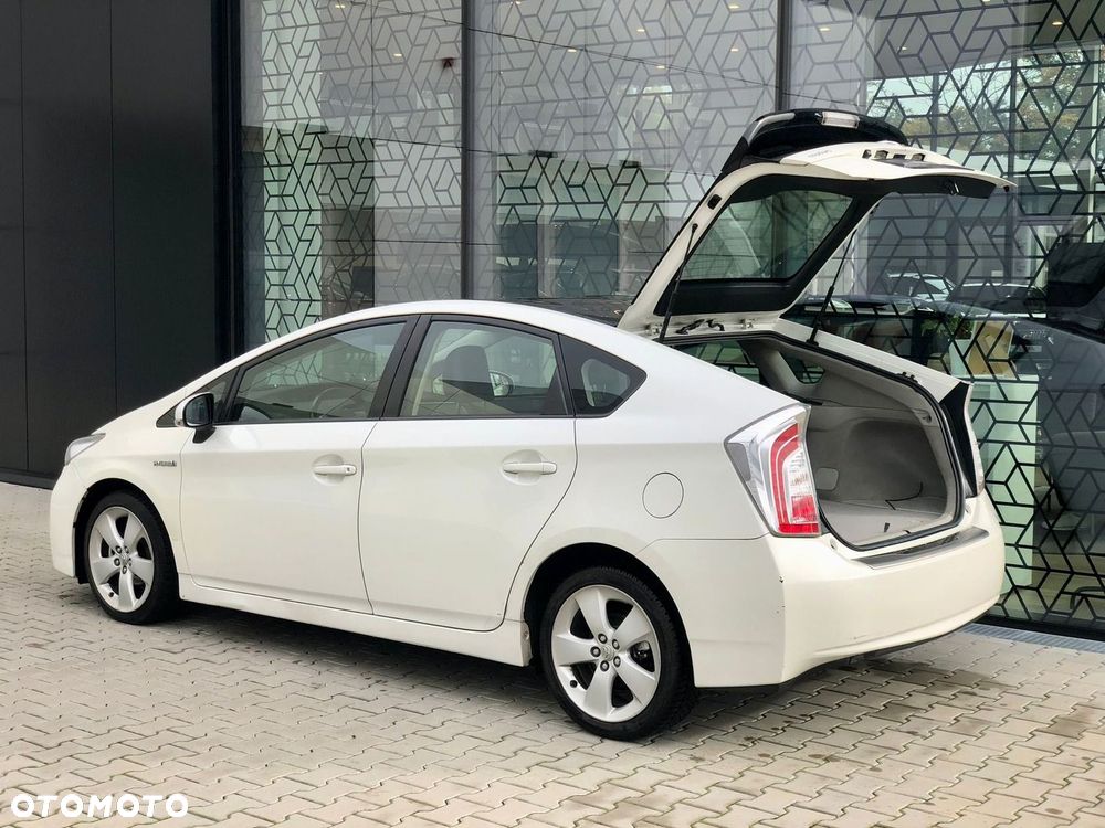 Toyota Prius 1.8 HSD Sol - 28