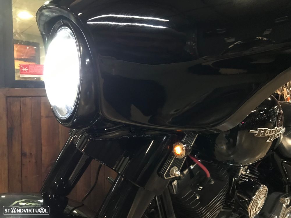 Harley-Davidson FLHXS Street Glide Special - 13