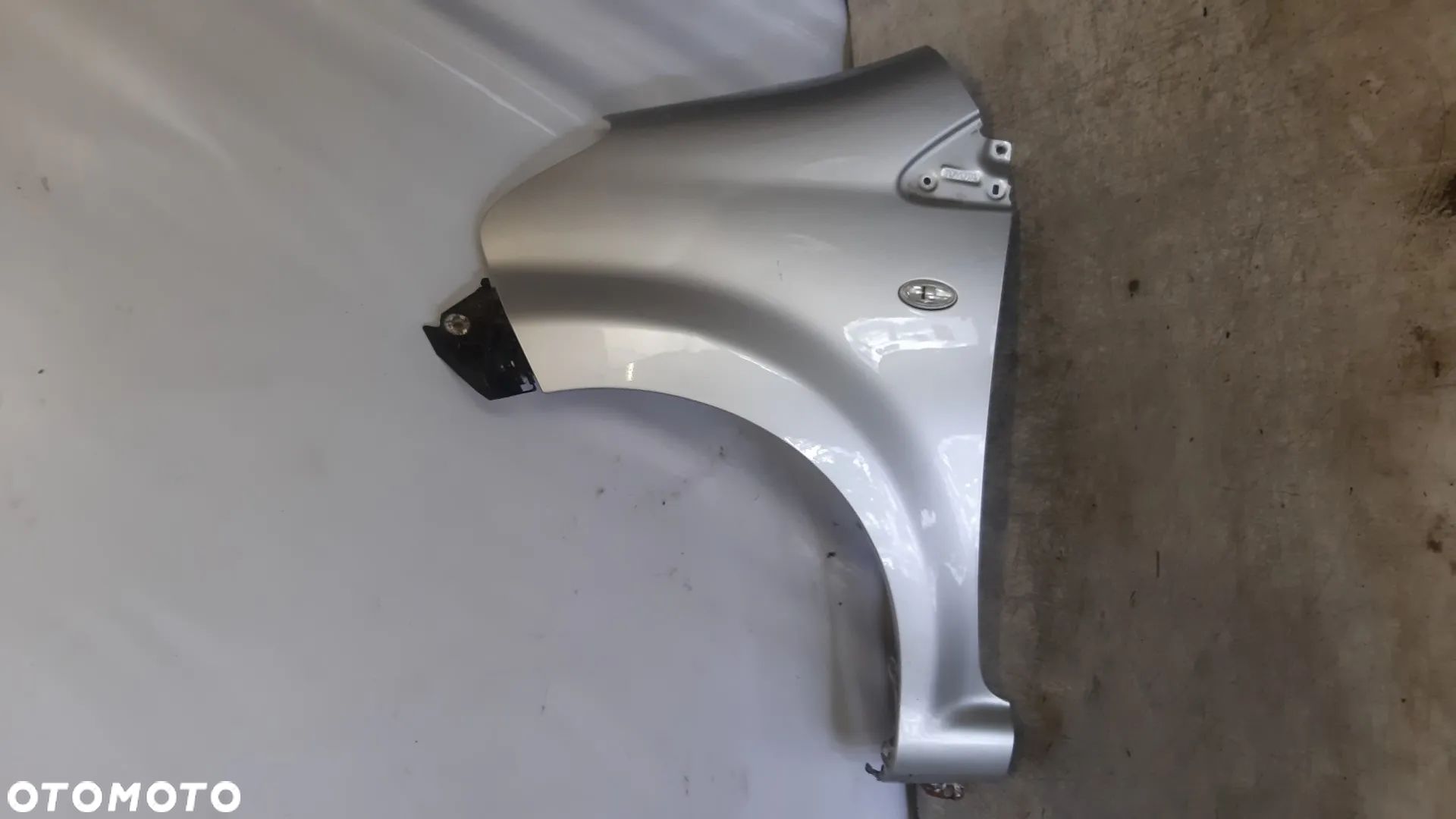 * BŁOTNIK PRZÓD PRZEDNI LEWY DO TOYOTA AYGO SREBRNY EZRC - 1