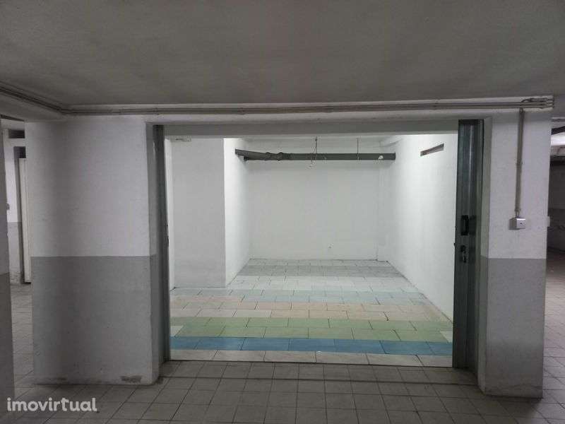 **Vendo/Arrendo  garagem fechada Macieira da Maia** - Grande imagem: 2/3