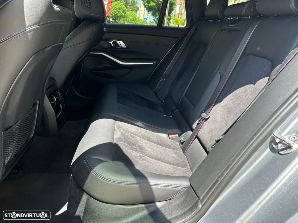 BMW 320 d Pack Desportivo M Auto - 13