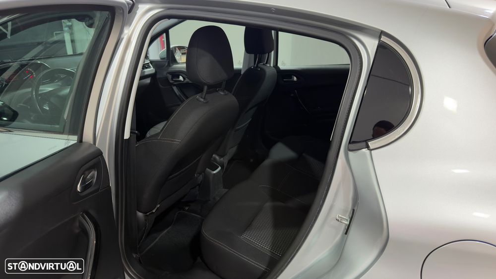 Peugeot 208 1.2 PureTech Allure - 11