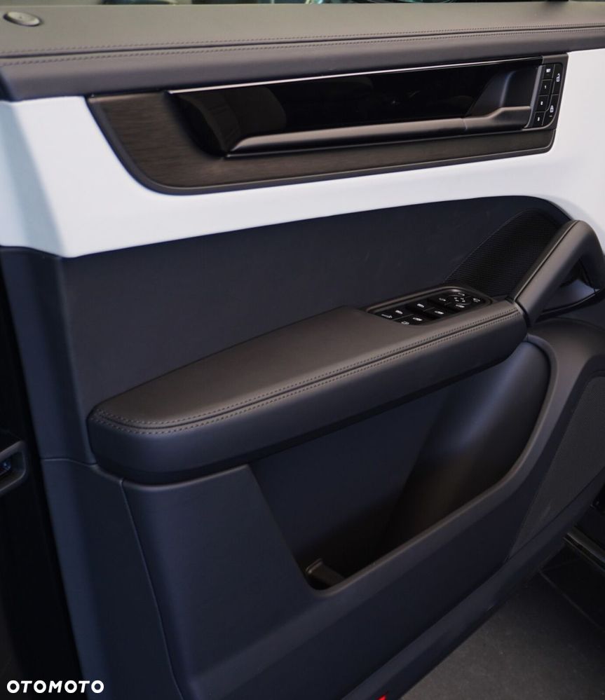 Porsche Cayenne E-Hybrid PHEV Black Edition - 25