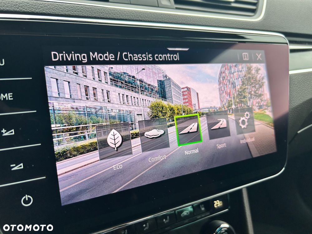 Skoda Superb 2.0 TDI SCR L&K DSG - 30