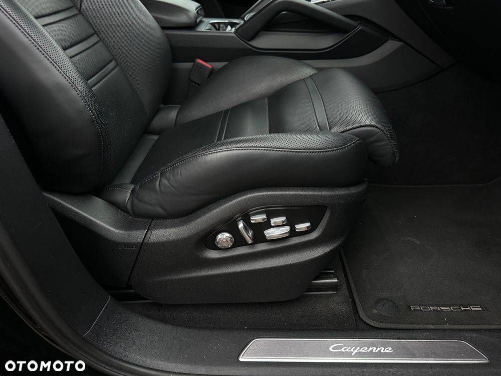 Porsche Cayenne - 25
