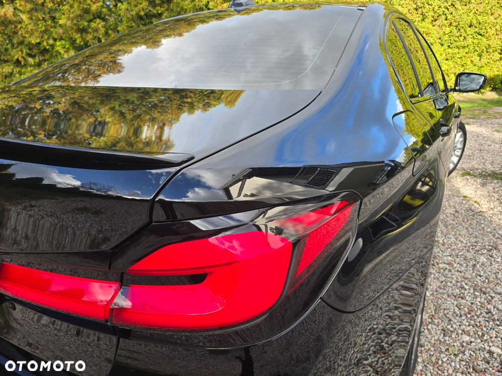BMW Seria 5 540d xDrive mHEV - 13