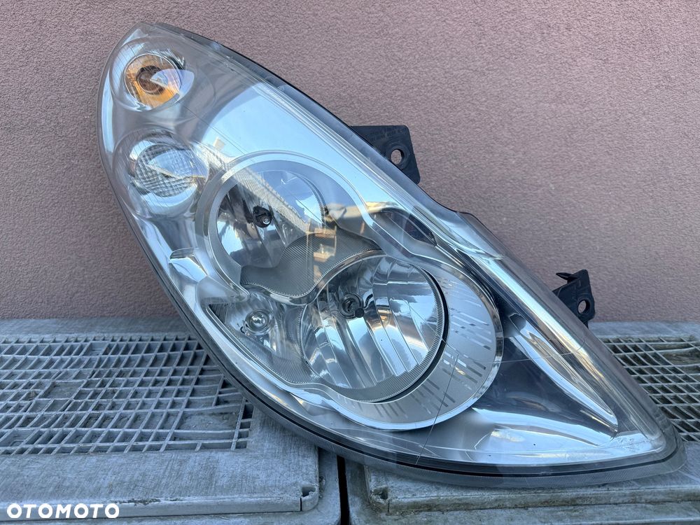 Lampa przednia RENAULT MASTER III OPEL MOVANO PRAWA EUROPA ORYGINALNA HELLA - 1