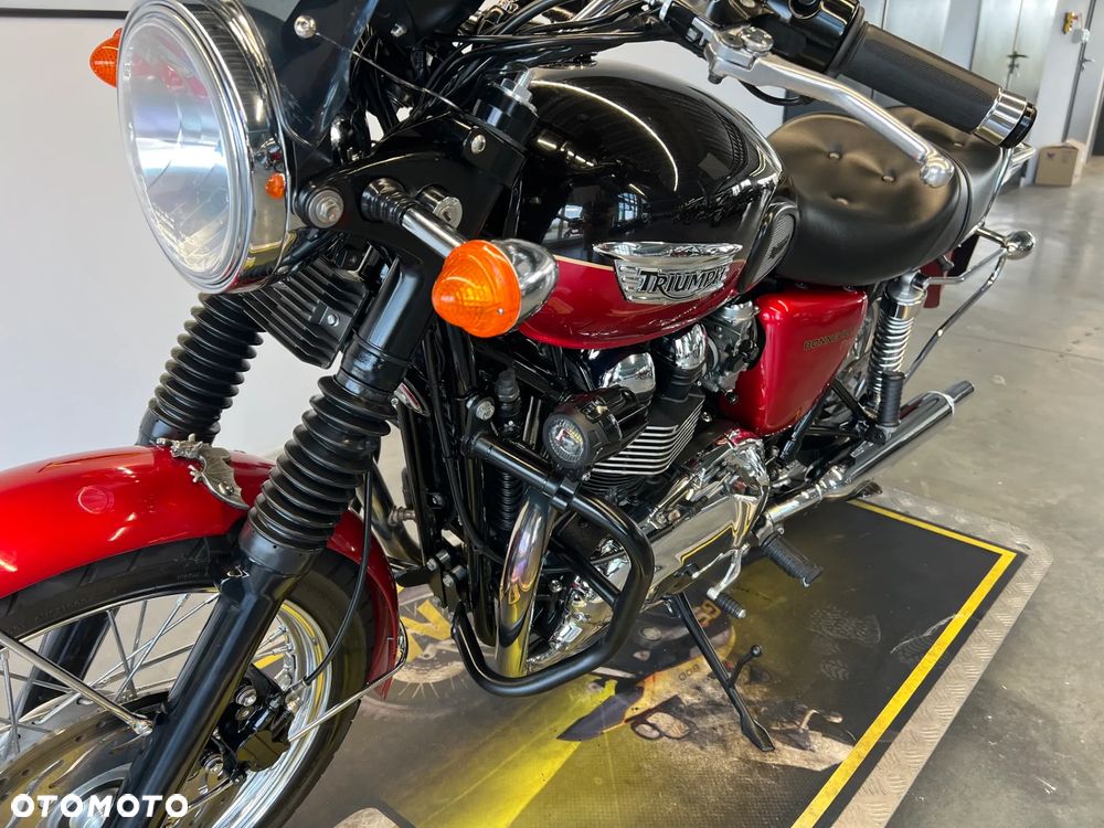 Triumph Bonneville - 8