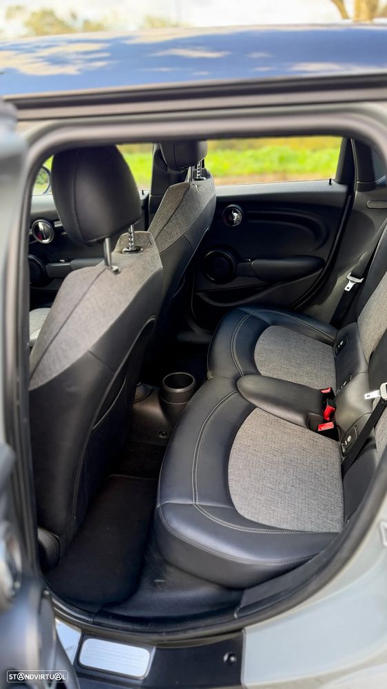MINI 5 Portas Cooper D Auto - 23