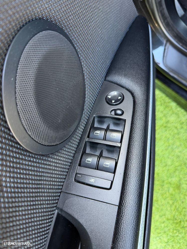 BMW 318 d Navigation Sport - 18