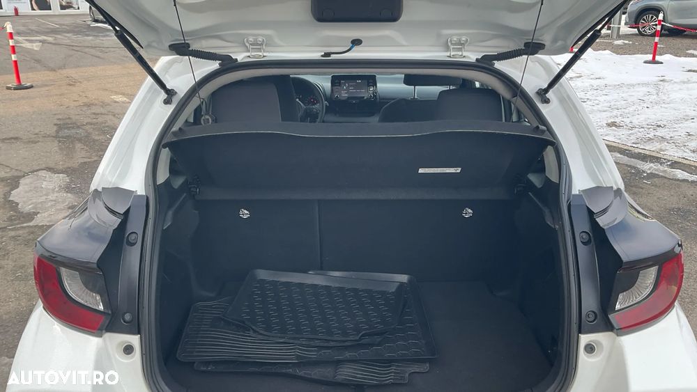 Toyota Yaris 1.5 VVT-i HSD Eco - 11