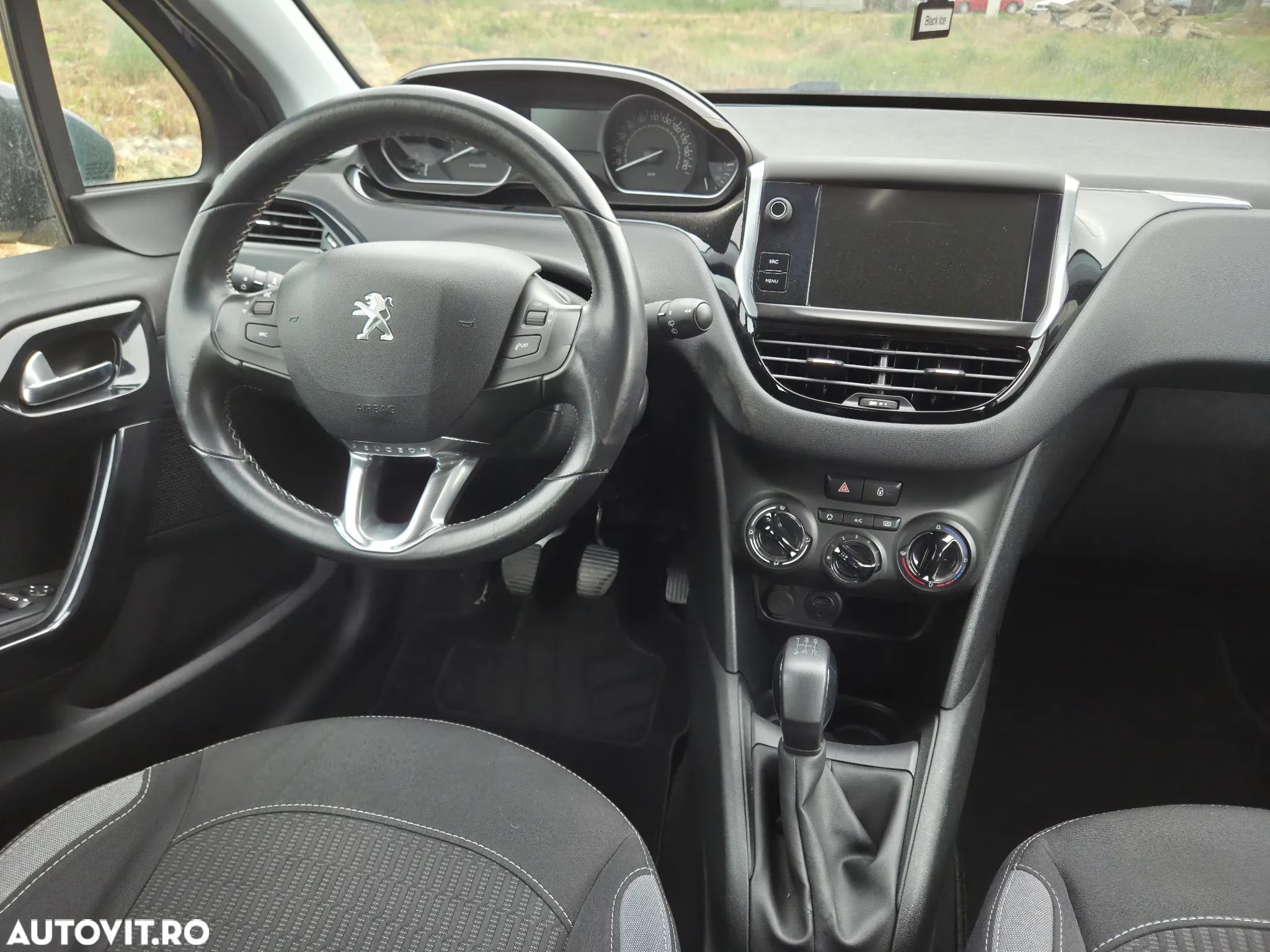 Peugeot 208 1.2 L PureTech Style - 6