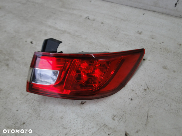 RENAULT CLIO IV 4 HB LAMPA PRAWA TYŁ TYLNA EUROPA