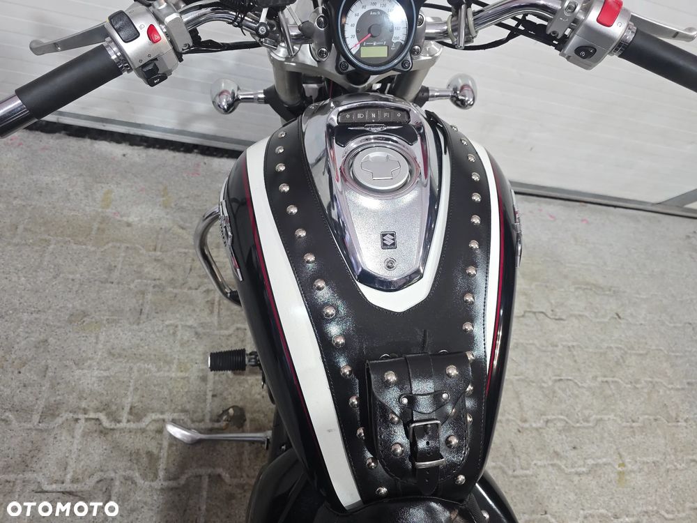 Suzuki Intruder - 34