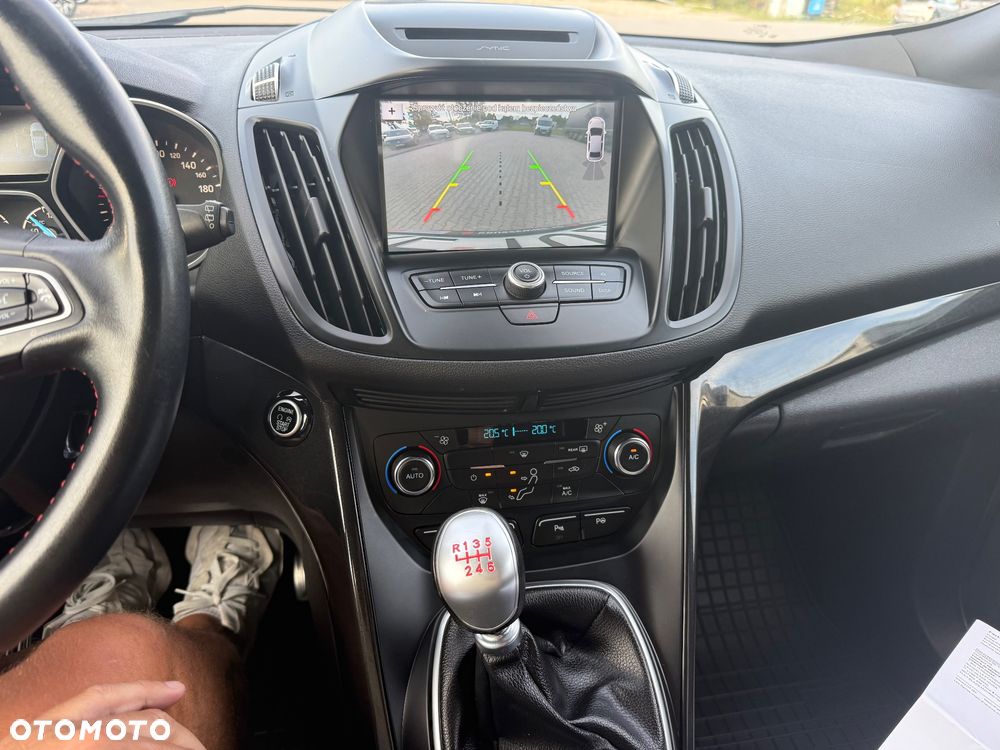 Ford Kuga 2.0 TDCi 2x4 ST-Line - 28