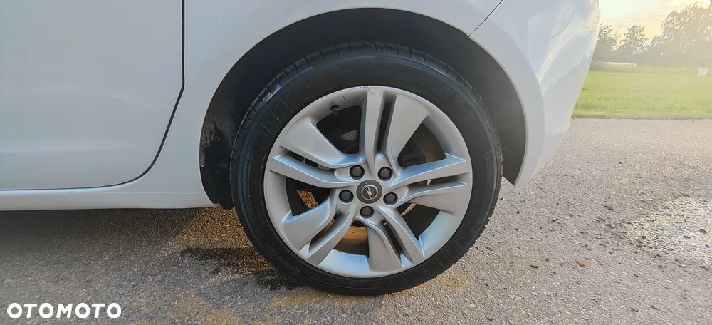 Opel Meriva 1.4 T Essentia S&S - 13