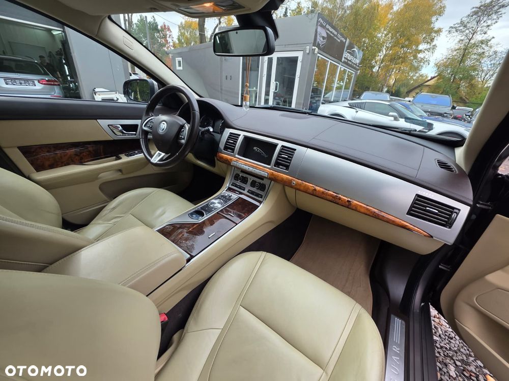 Jaguar XF 3.0 V6 D Luxury - 15