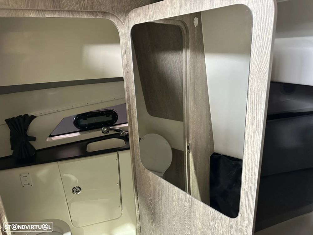 Quicksilver Activ 875 Sundeck - 49