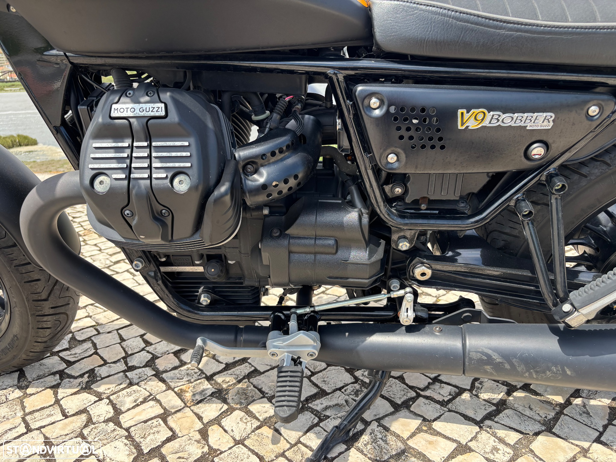 Moto Guzzi V9 Bobber - 8