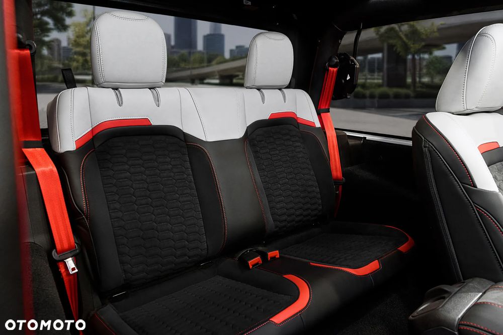 Jeep Wrangler - 12