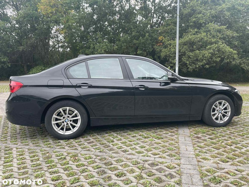 BMW Seria 3 318d Sport Line Shadow - 15