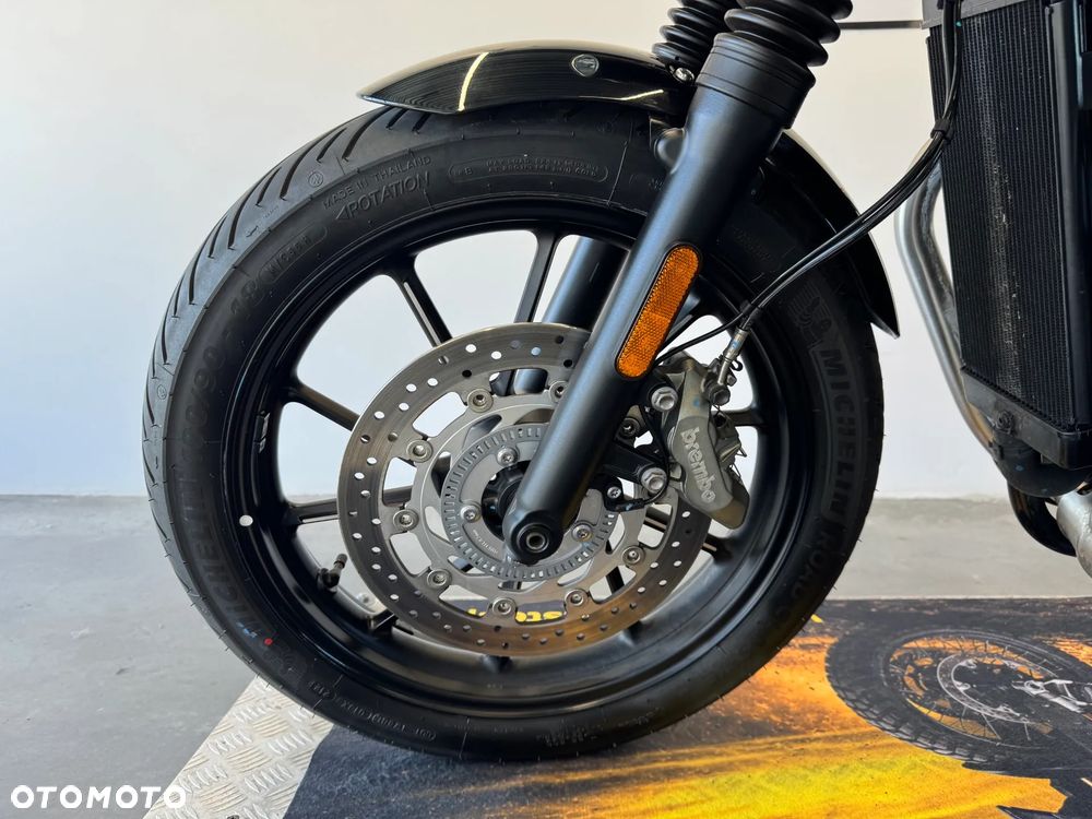 Triumph Speed Twin - 18