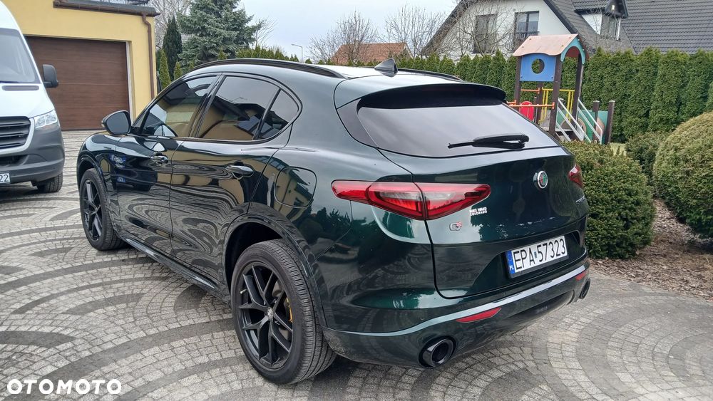 Alfa Romeo Stelvio 2.0 Turbo 16V AT8-Q4 Ti - 4