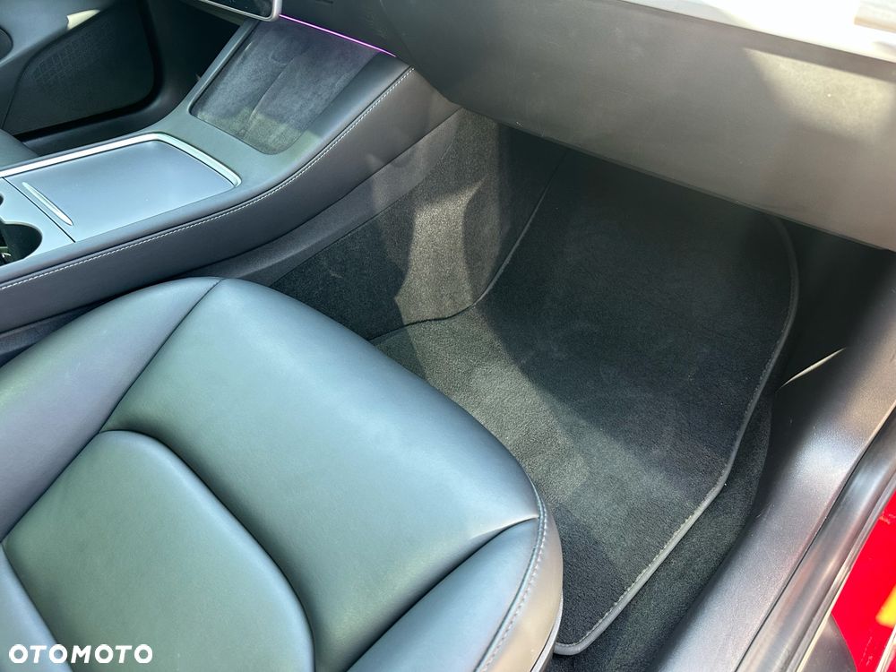 Tesla Model 3 Performance AWD - 32