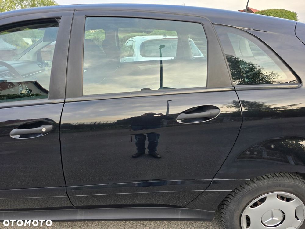 MERCEDES B-KLASA LEWE TYLNE DRZWI W KOLOR 696 DO MONTAŻU - 1