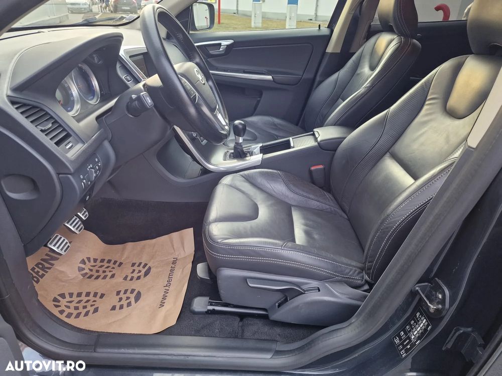 Volvo XC 60 2.4D AWD RDesign - 15