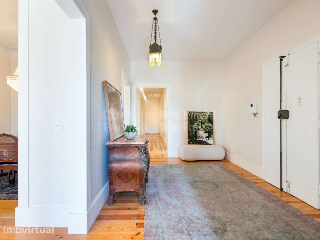 Apartamento T4 com pátio para arrendamento na Lapa - Grande imagem: 2/25
