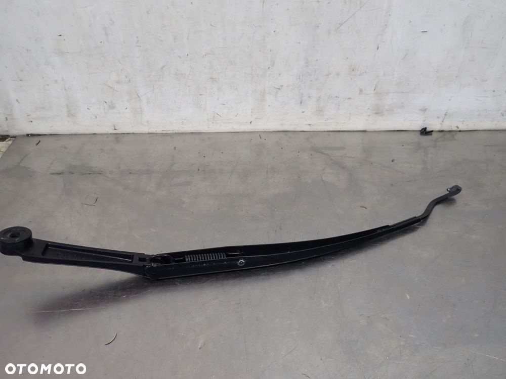 RAMIĘ WYCIERACZKI PRZÓD PRAWE HYUNDAI I10 II - 2