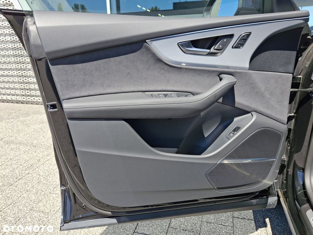 Audi Q8 - 10