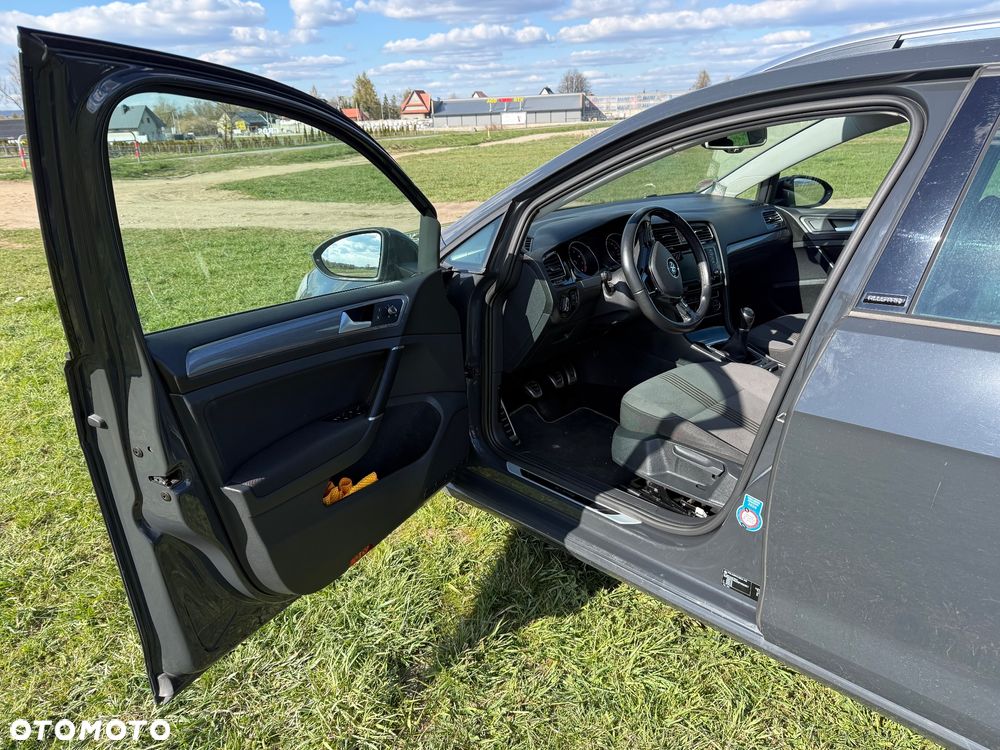 Volkswagen Golf - 25