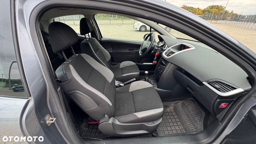 Peugeot 207 1.4 16V Trendy - 15