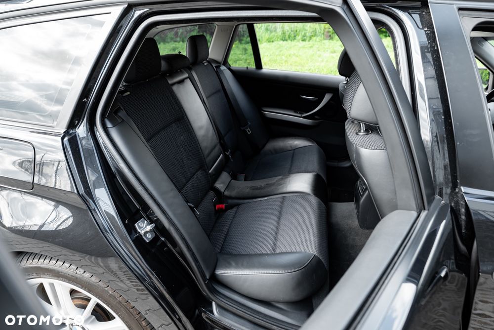 BMW Seria 3 320d xDrive DPF - 22