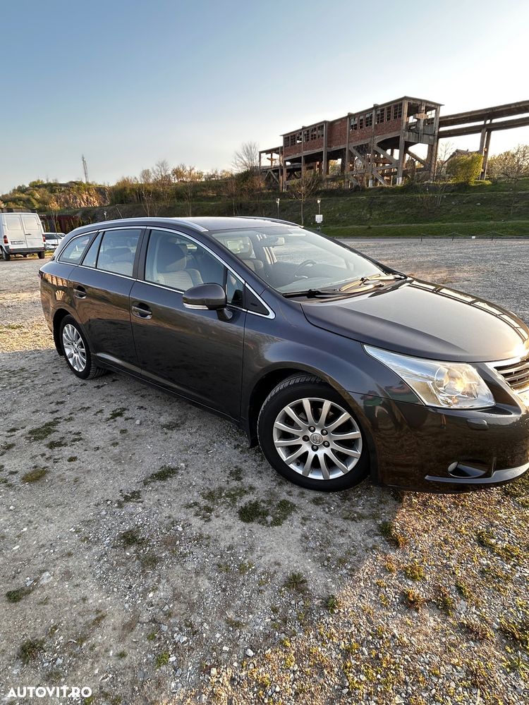 Toyota Avensis 2.0 D-4D Executive - 4