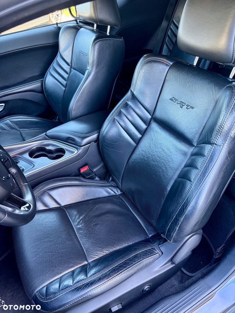 Dodge Challenger - 9