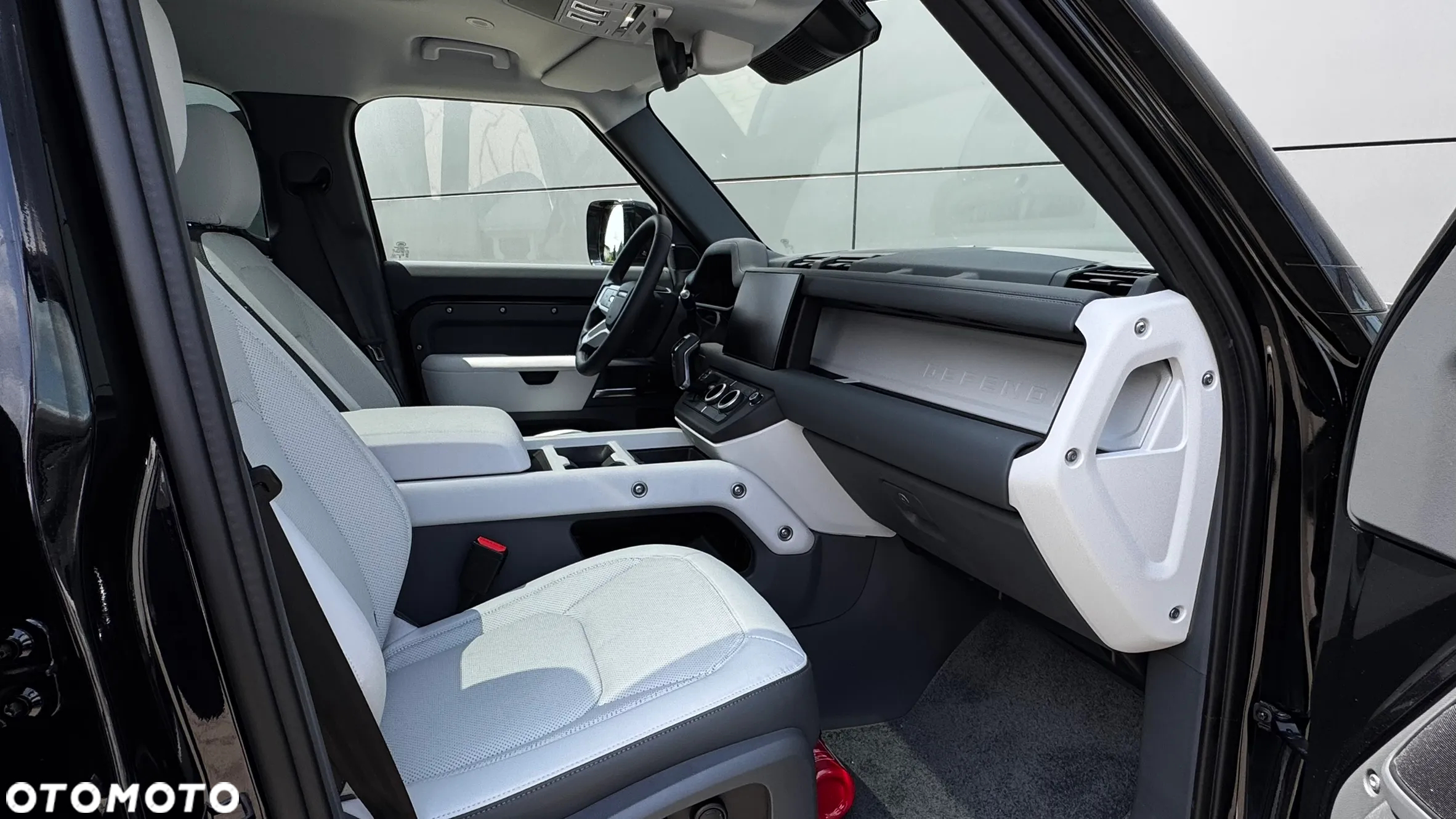 Land Rover Defender 110 2.0 D240 SE - 13