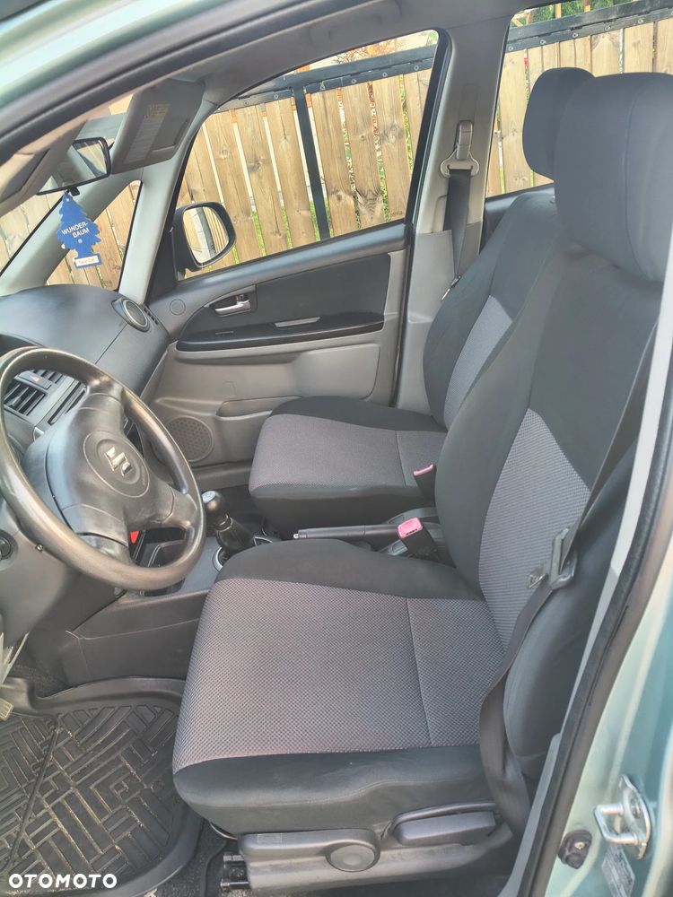 Suzuki SX4 1.5 - 8