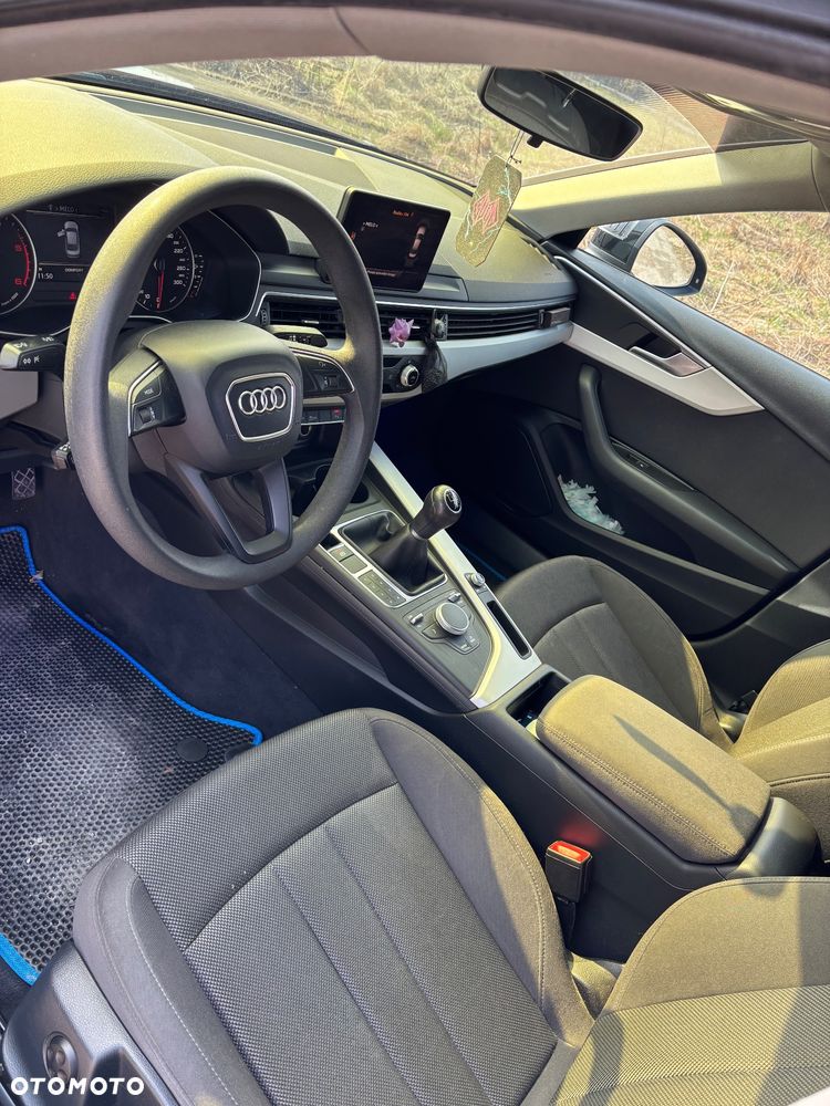 Audi A4 Limousine - 8