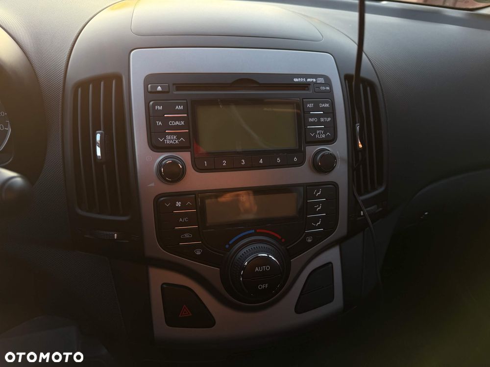 Hyundai i30 i30cw 1.6 CRDi FIFA WM Edition - 9