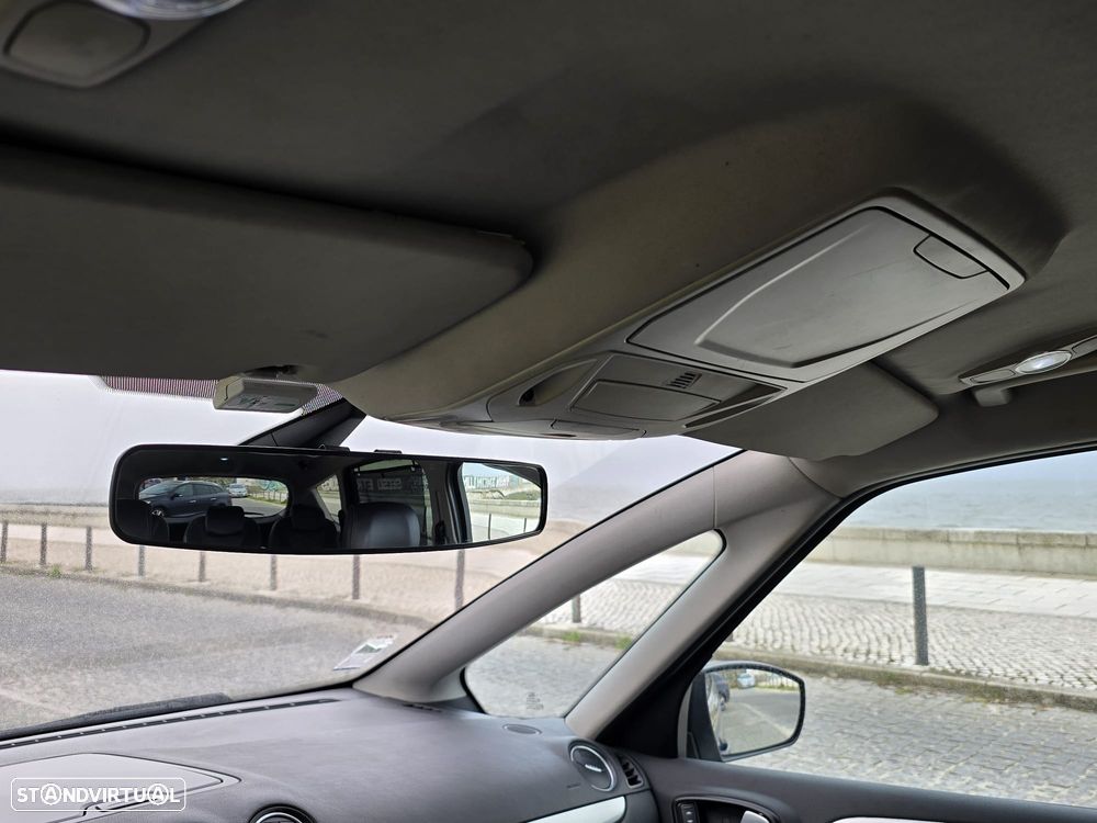 Ford S-Max 2.0 TDCi Titanium 7L - 24