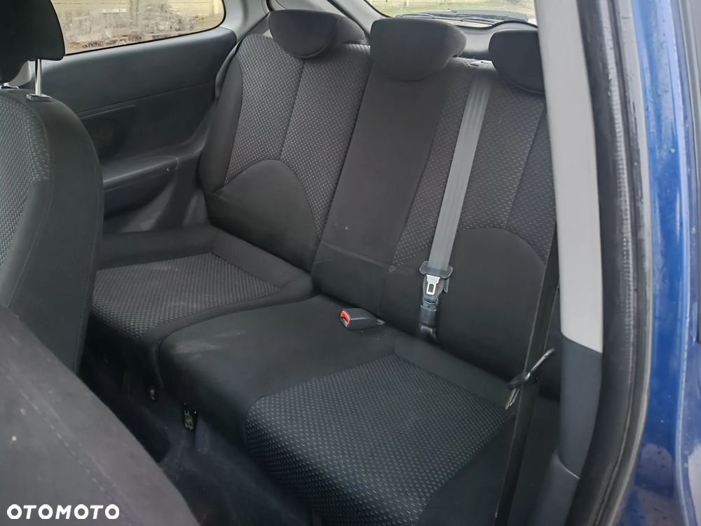 Hyundai Accent 1.4 GL - 11