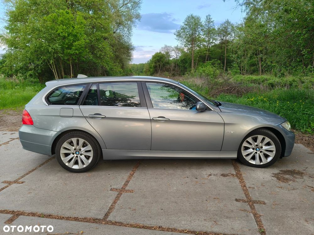 BMW Seria 3 330xi - 2
