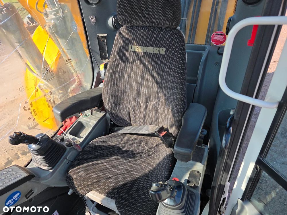 Liebherr A 914 Litronic jak TEREX CAT SENNEBOGEN M497 - 12