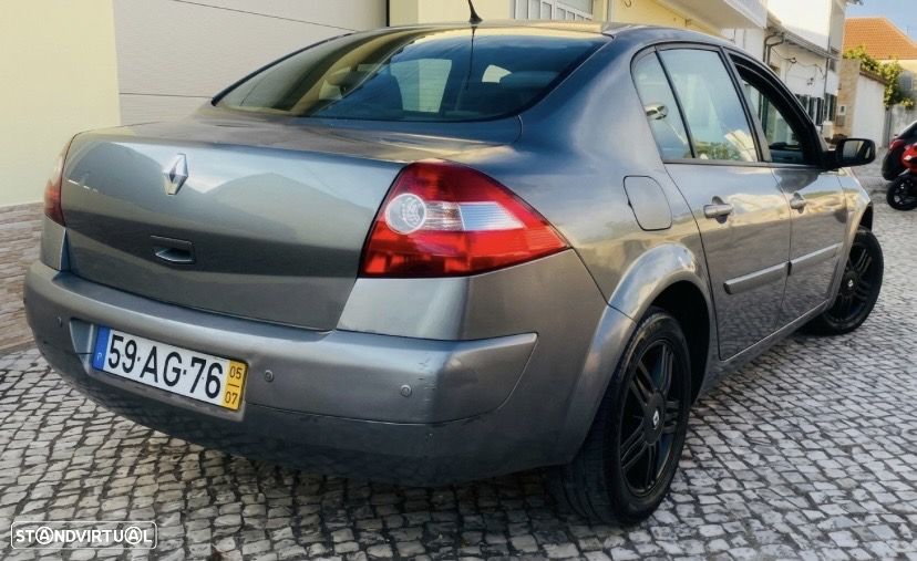 Renault Mégane 1.5 dCi Dynamique - 4