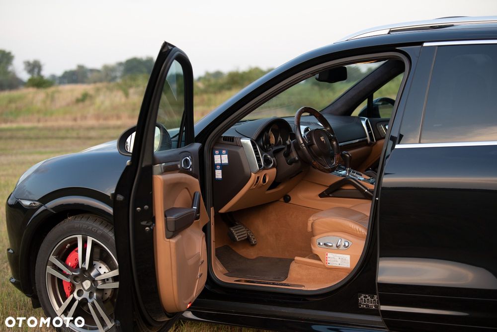 Porsche Cayenne Turbo - 21
