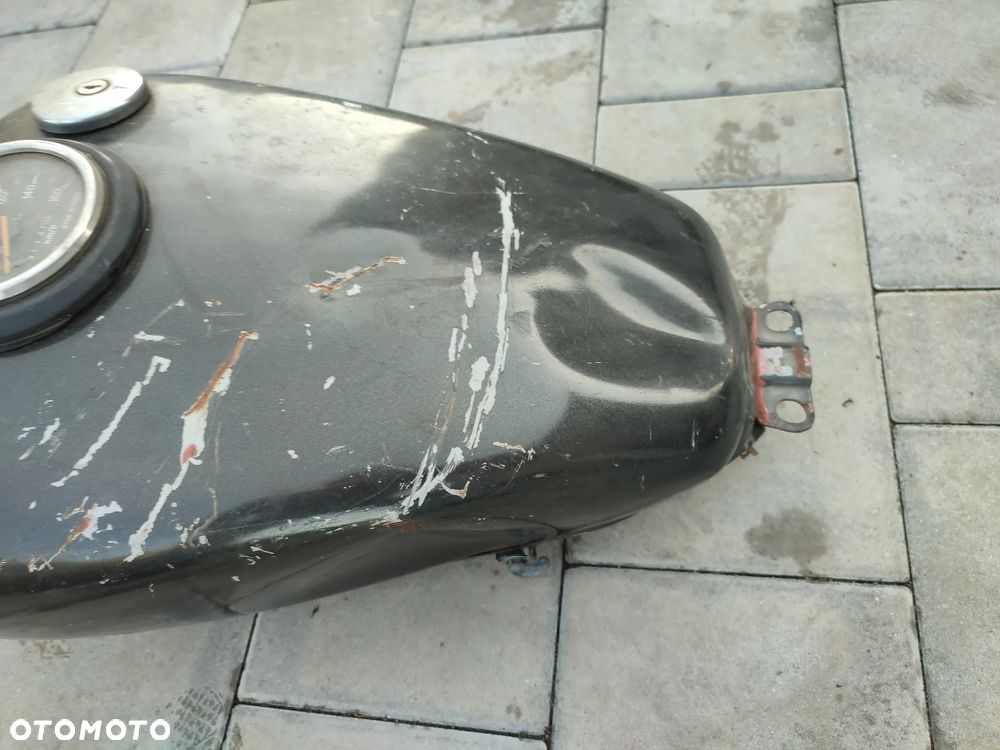 Bak, zbiornik paliwa, licznik Suzuki Savaga - 4