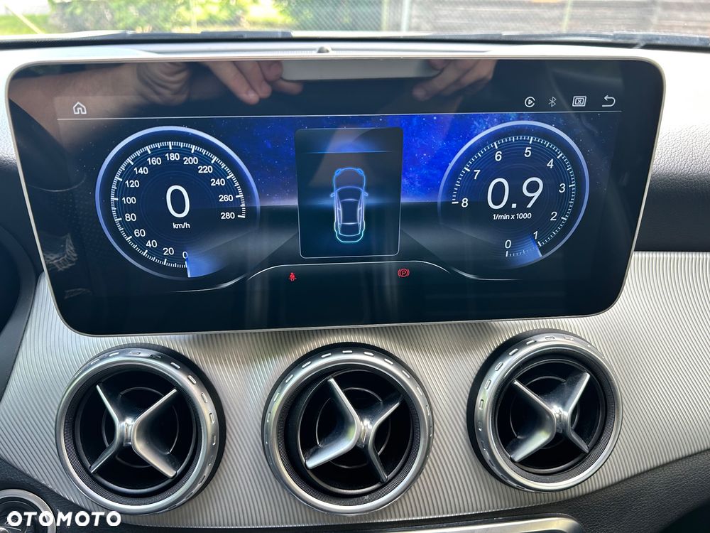 Mercedes-Benz GLA 180 Style - 16